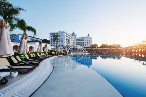 Top Hotels Guide: Booking, Features, Brands & Trends