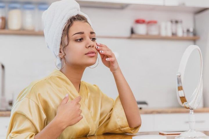How to Remove Blackheads Safely at Home: A Simple Guide