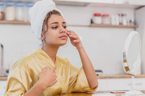 How to Remove Blackheads Safely at Home: A Simple Guide