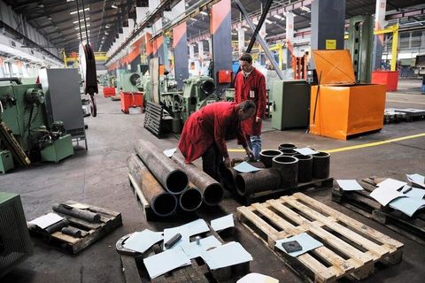 Industrial Material Supply Overview With Manufacturing