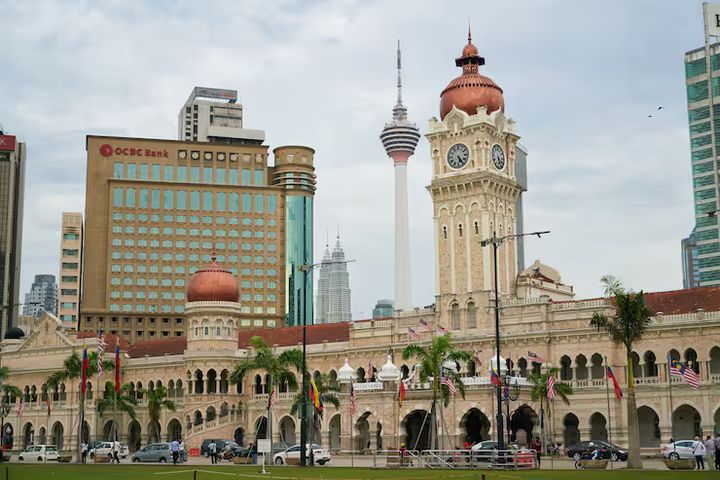 Dhaka to Kuala Lumpur Information With Flight Booking, Baggage, and Travel Advice